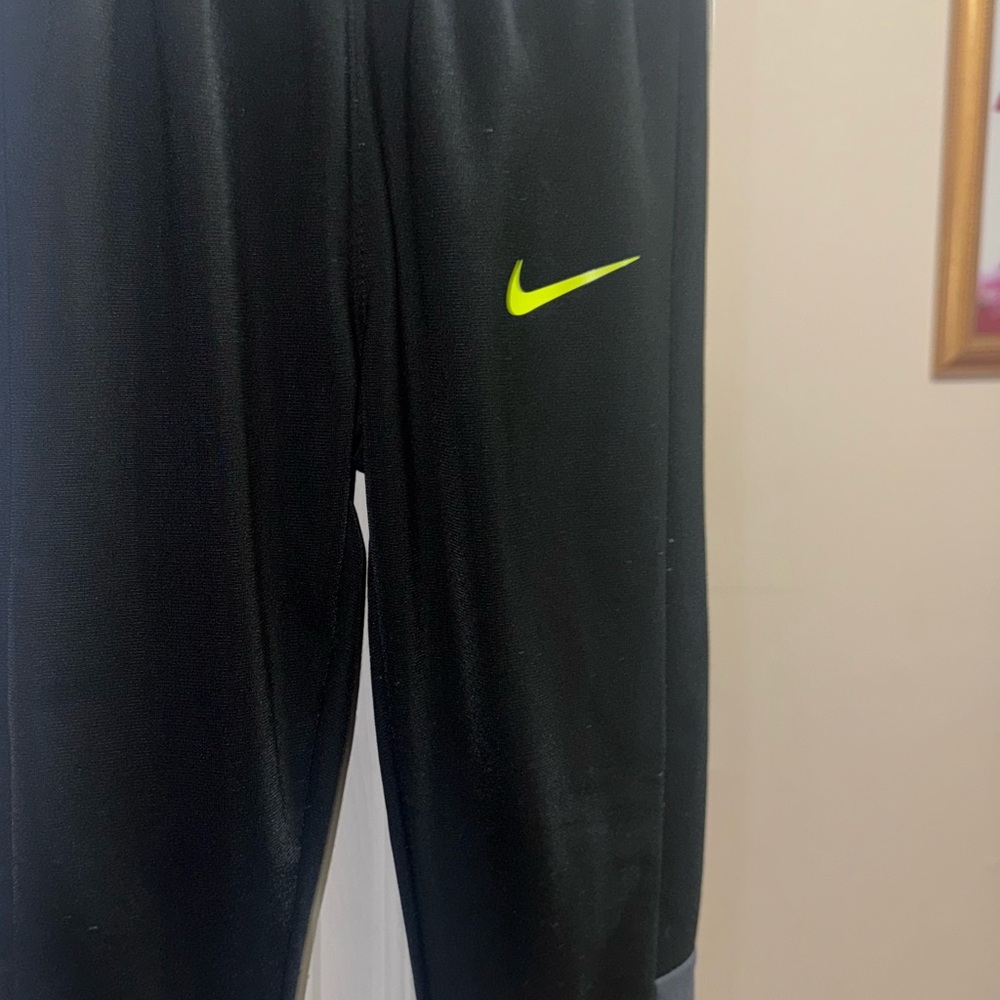 Nike Boys 2-Piece Track Set Full Zip Jacket Jogger Pants Gray Black 4T - Picture 8 of 11